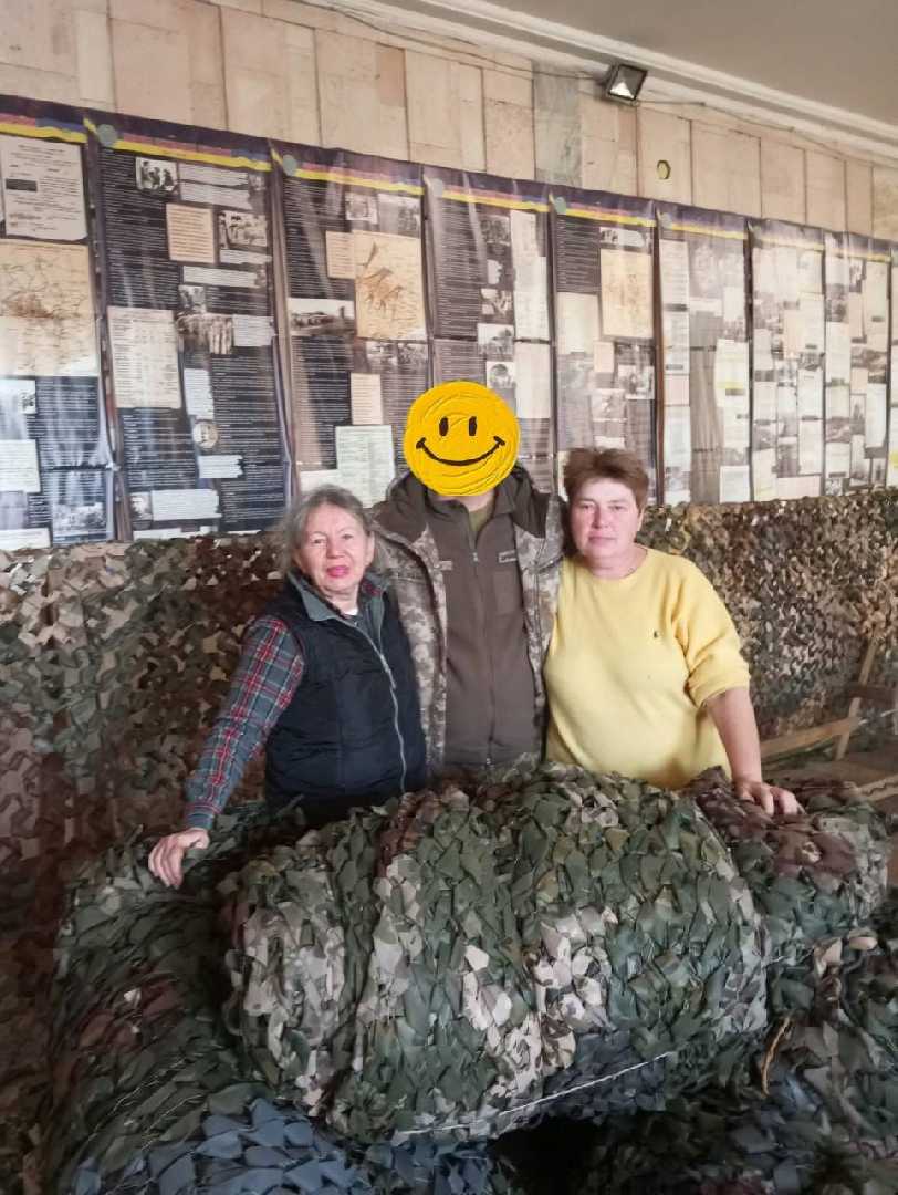 Волонтери з Шептицького Народного дому передали чергову партію маскувальних сіток