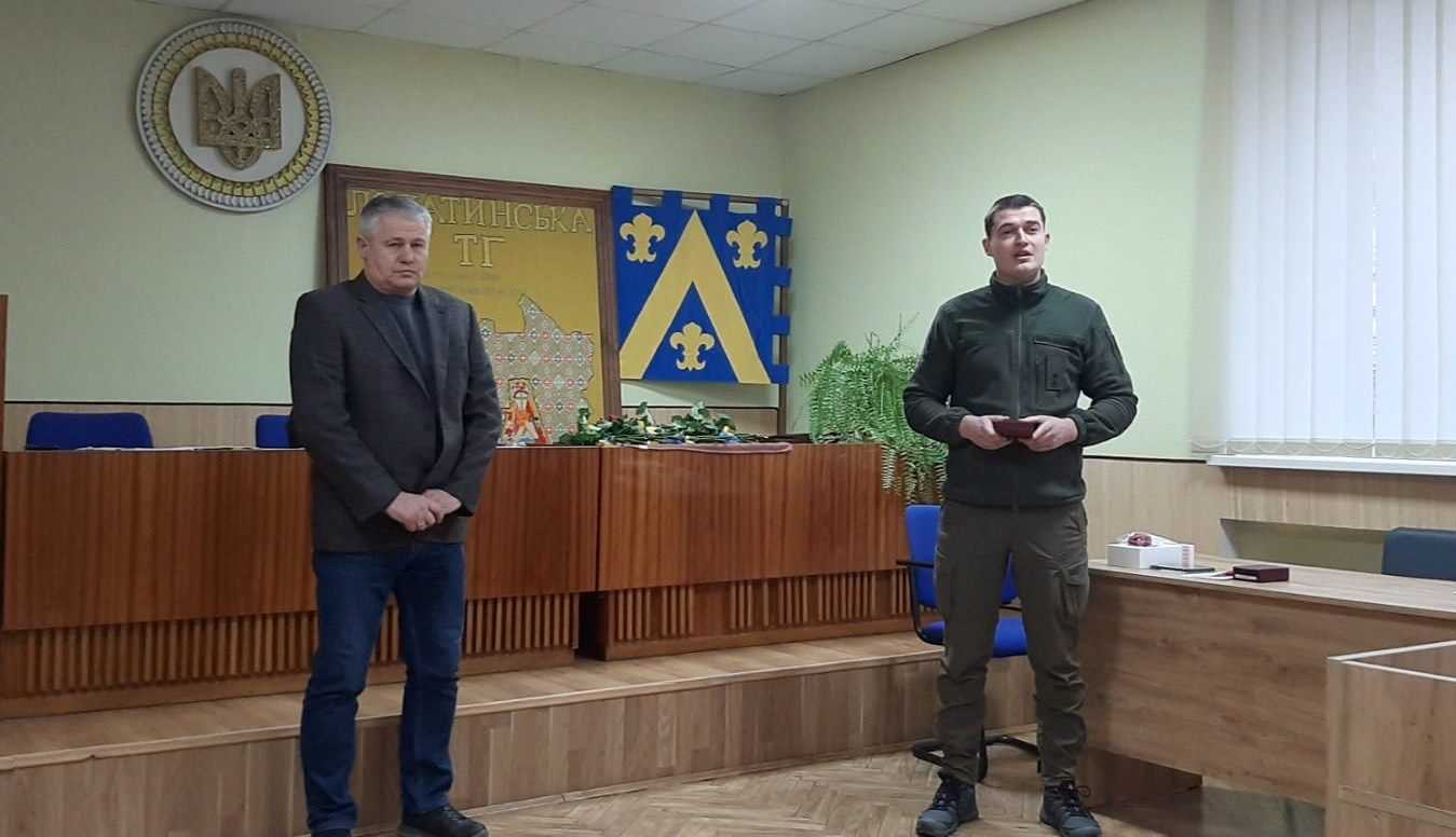 У Лопатинській громаді родинам загиблих Захисників вручили державні відзнаки