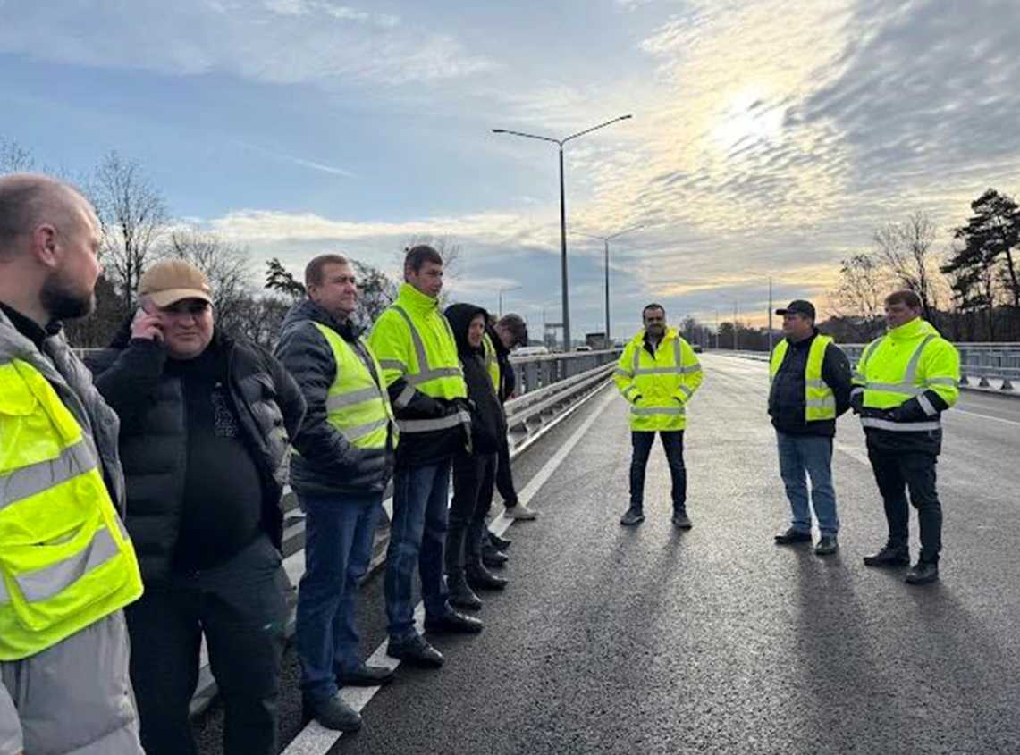 Завершили будівництво нового шляхопроводу через залізницю на трасі Львів – Краковець