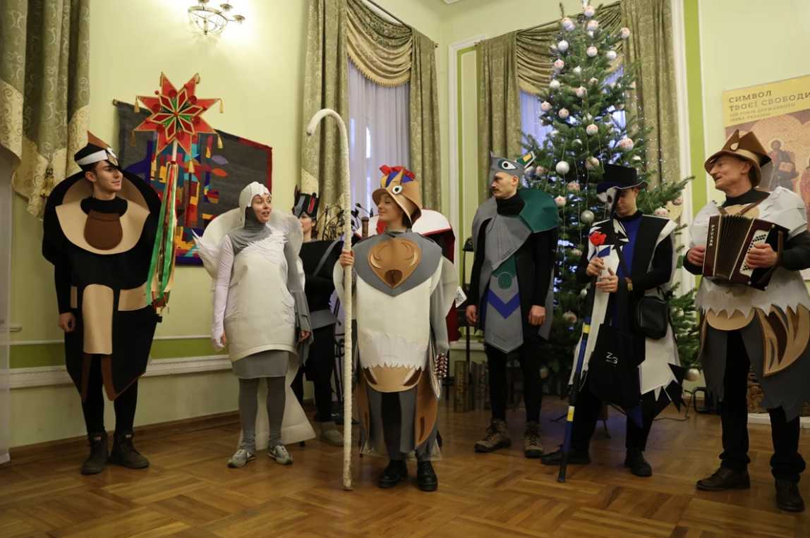 Напередодні Різдва до Львівської ОВА завітав вертеп «Птахи» від ZAG Gallery