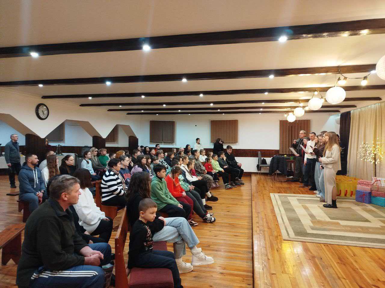 Цей допис - про людей. Про силу єднання. Про життя, яке триває, навіть коли війна змусила почати все з нуля