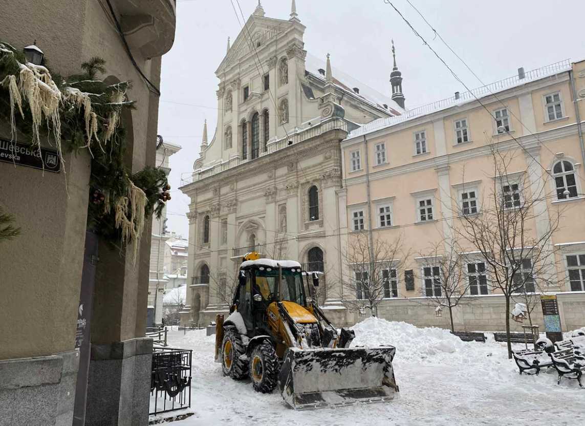 Ситуація на дорогах у Львівській області: скільки одиниць техніки працювали впродовж доби