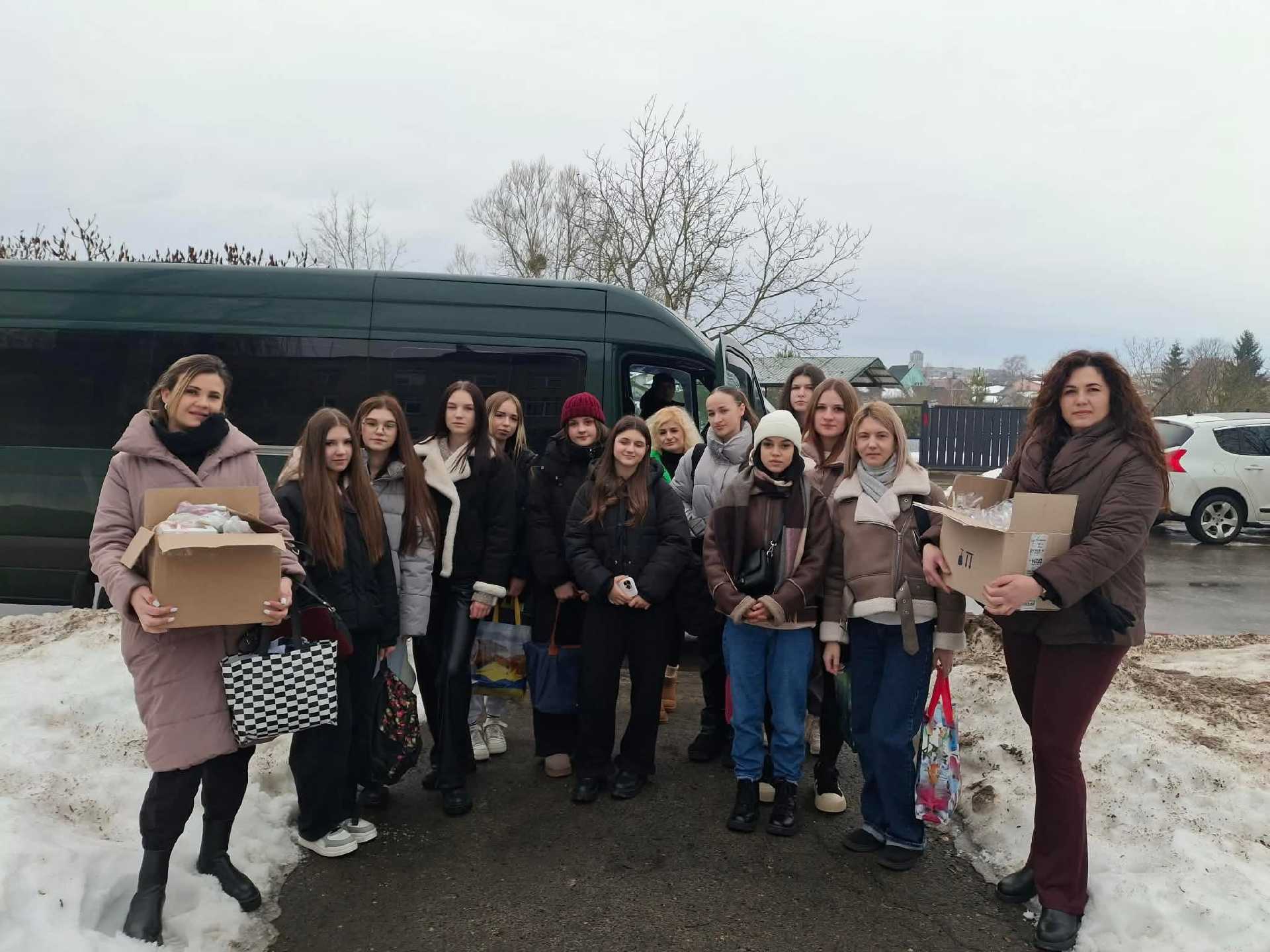 Теплий візит майстрів та студентів Сокальського ліцею до Львівського госпіталю