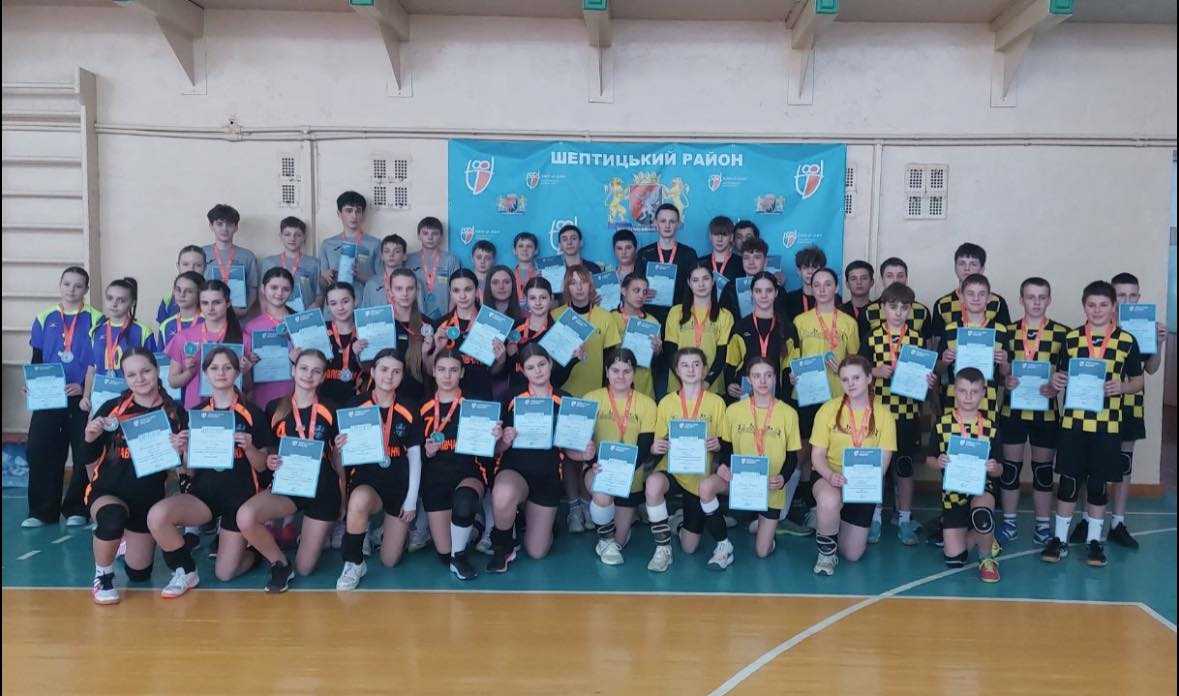 Визначено переможців районного етапу з волейболу в межах проєкту «Пліч-о-пліч»