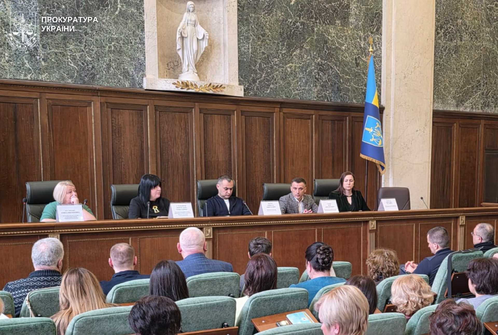 В Львівській обласній прокуратурі провели нараду щодо захисту дітей