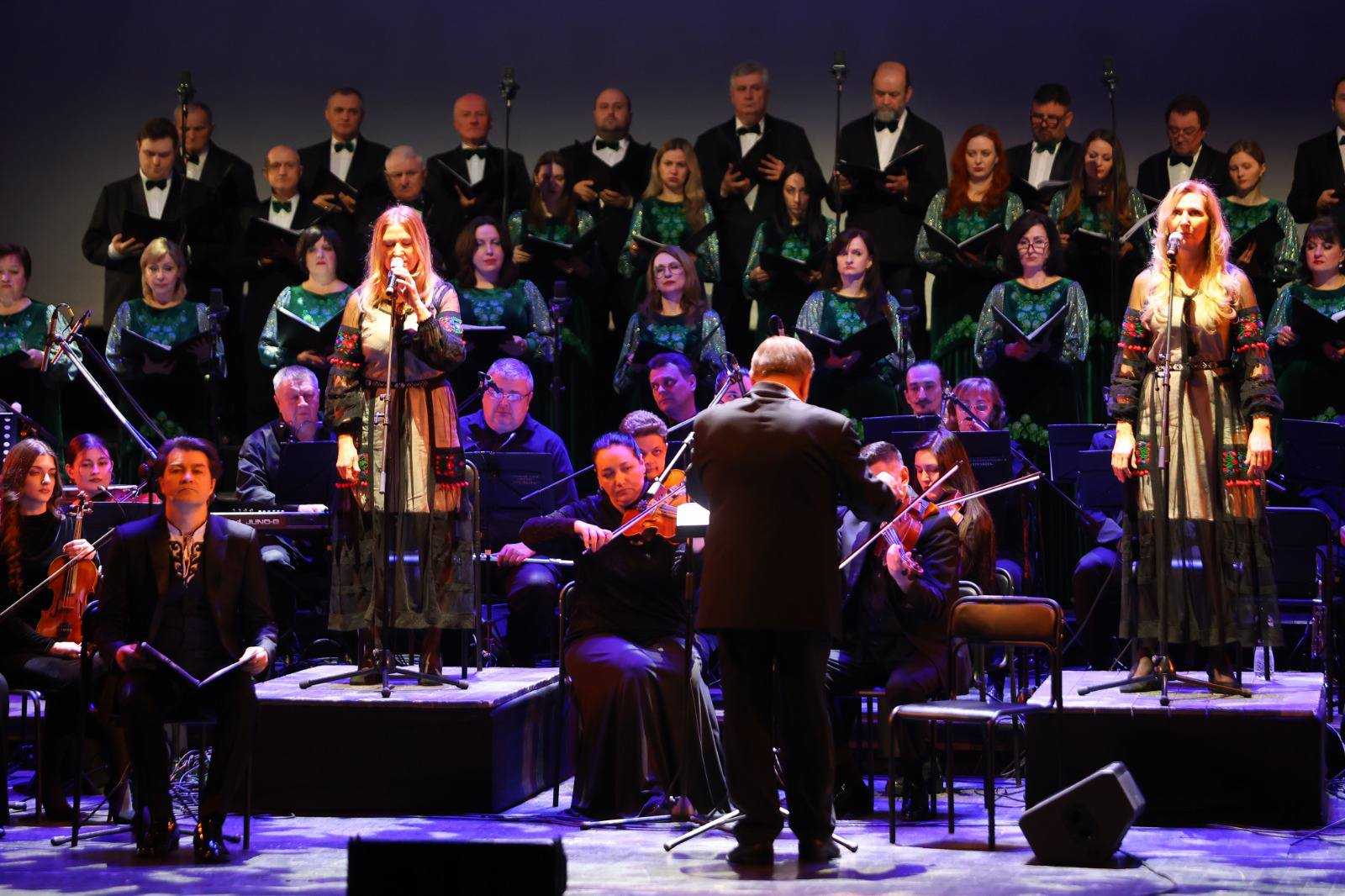 У Львові презентували мистецький проєкт «Україна стоїть! Україна бореться! Україна молиться!»