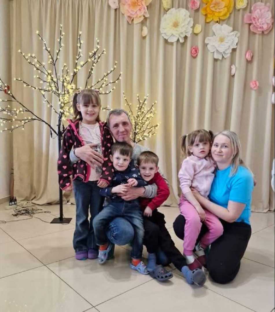 Ще одна сім’я для чотирьох дітей 