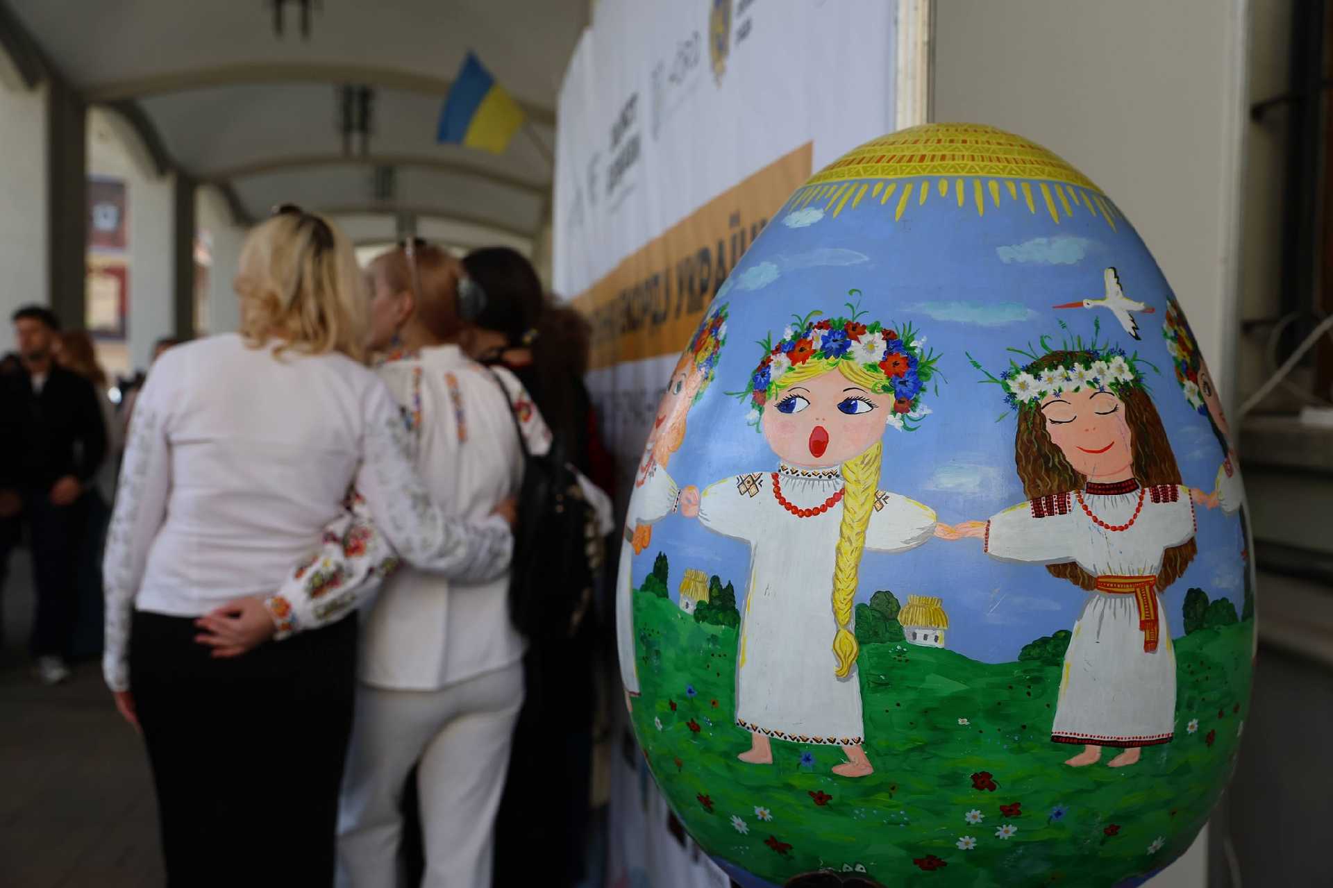У Львівському палаці мистецтв встановили національний рекорд із розпису писанок та підтримали благодійний збір для дитини
