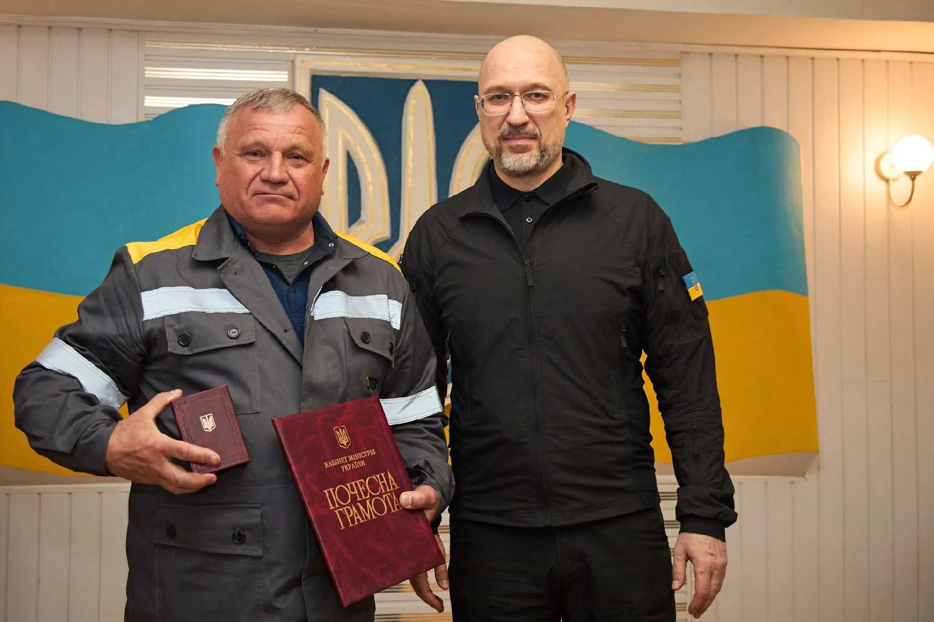 Семеро енергетиків із Добротвора отримали заслужені нагороди за роботу в один із найскладніших опалювальних сезонів 