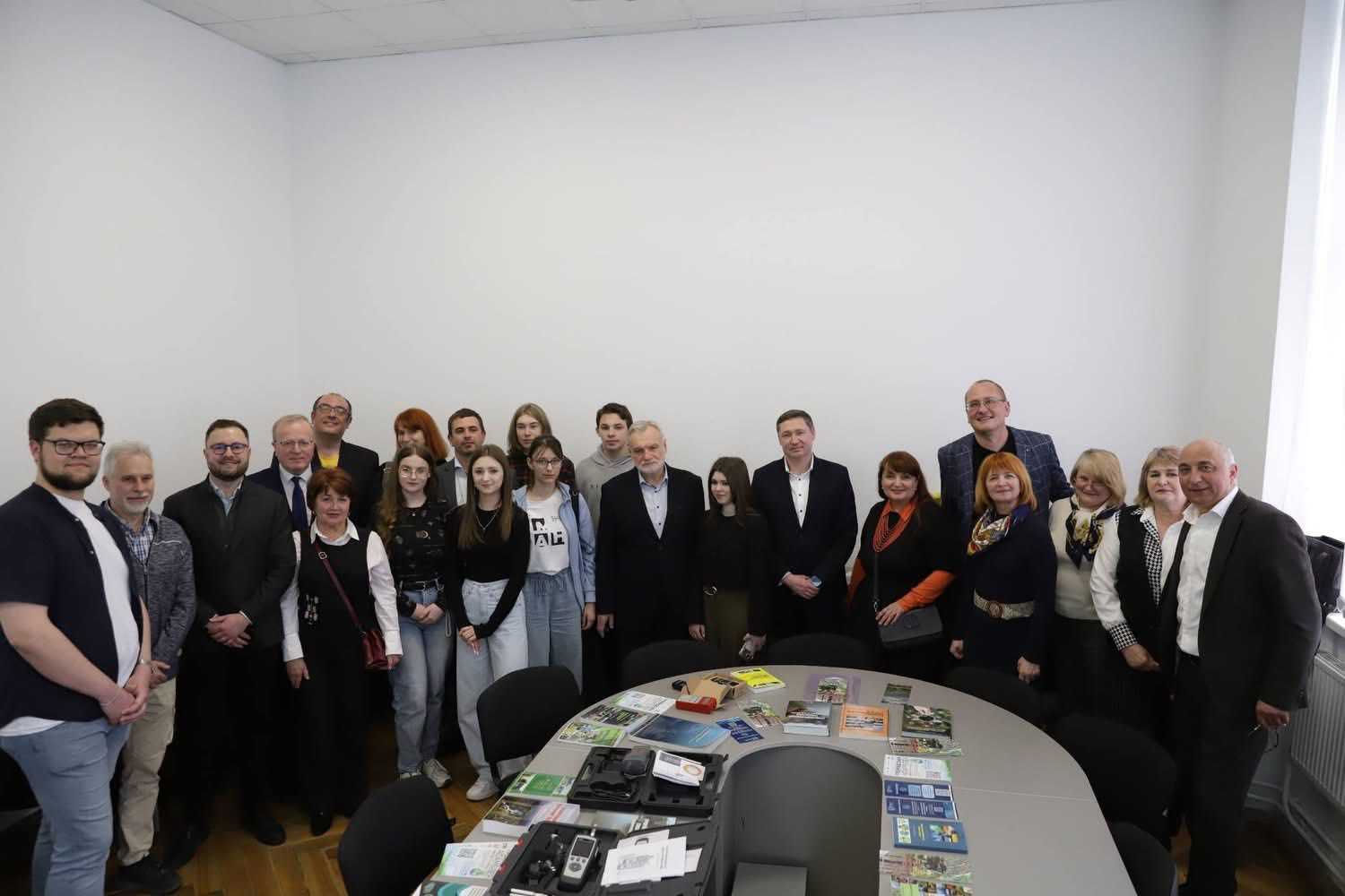 На базі Львівської обласної МАН запрацювала лабораторія GeoEcoHUB – інноваційний простір для навчання та досліджень