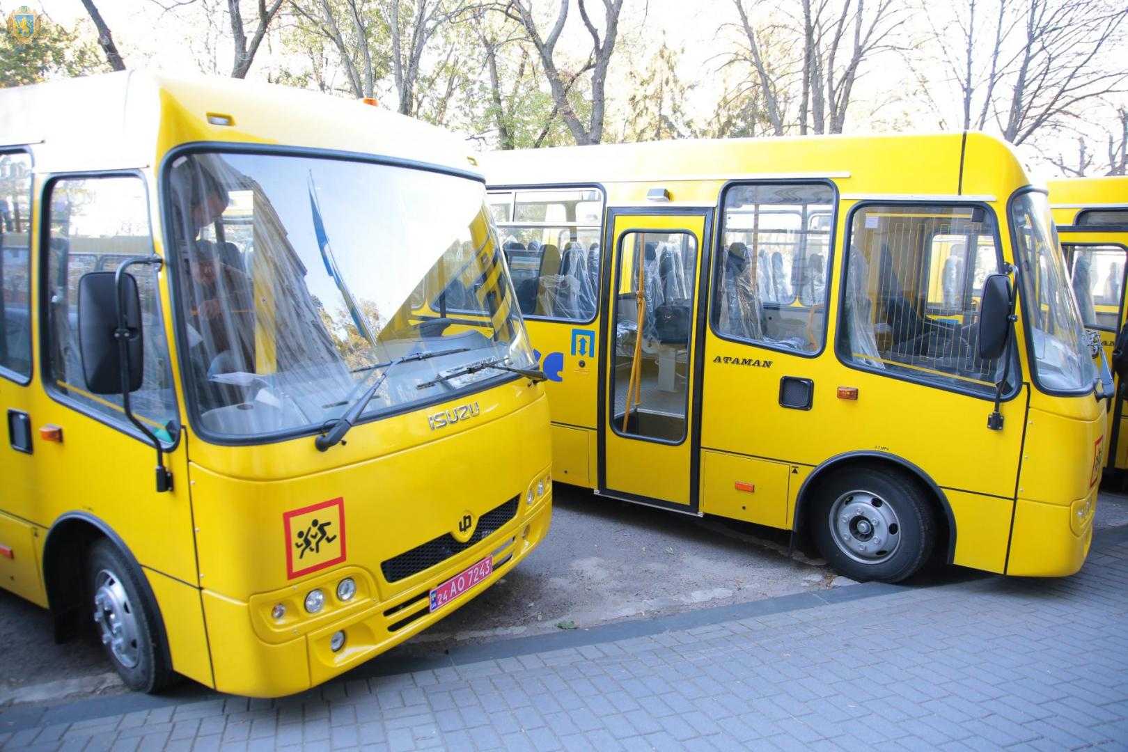 Червоноградський район отримав 2 автобуси «Школярик»